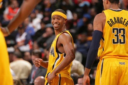 球星带球突破造成杀伤，全场欢呼