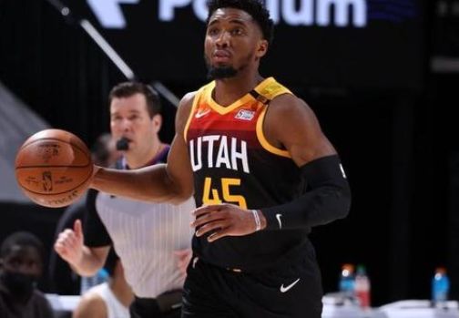 电讯报：萨拉赫吸引多家沙特俱乐部关注，预计下个月正式报价